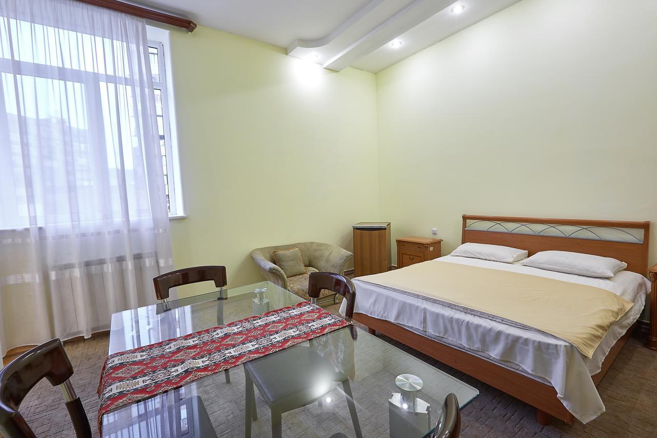 New Bella Hotel Ереван Екстериор снимка