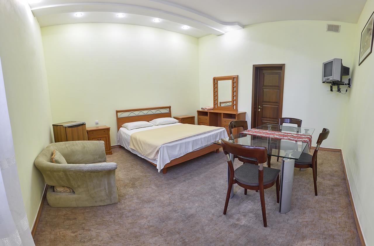 New Bella Hotel Ереван Екстериор снимка