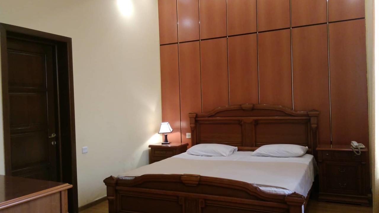 New Bella Hotel Ереван Екстериор снимка